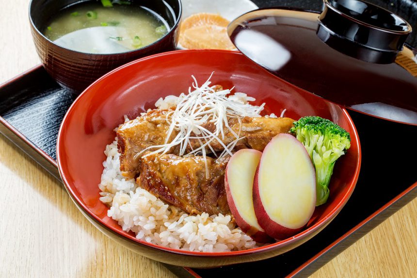 黒豚ナンコツ味噌煮丼