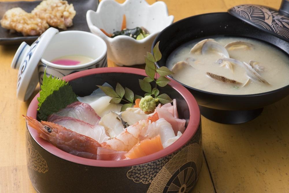 食べるならコレ　海鮮丼定食