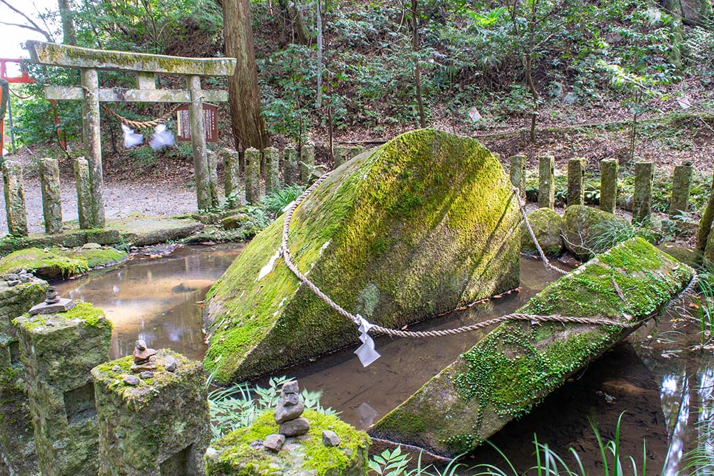 東（つま）霧島神社