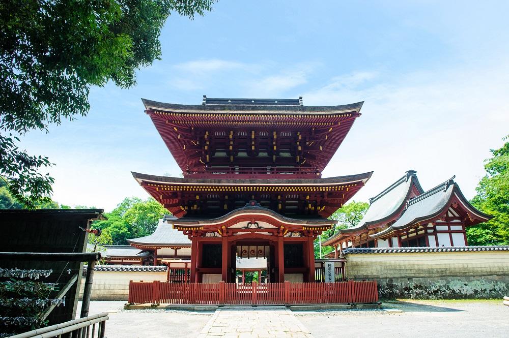 薦（こも）神社