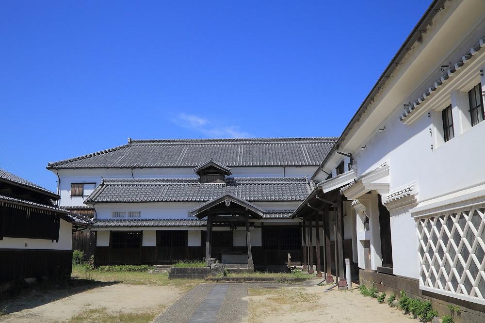 帆足本家富春館