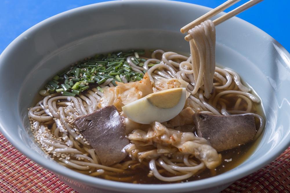 地獄蒸しと別府冷麺　鉄輪温泉名物の地獄蒸し 別府のソウルフード冷麺