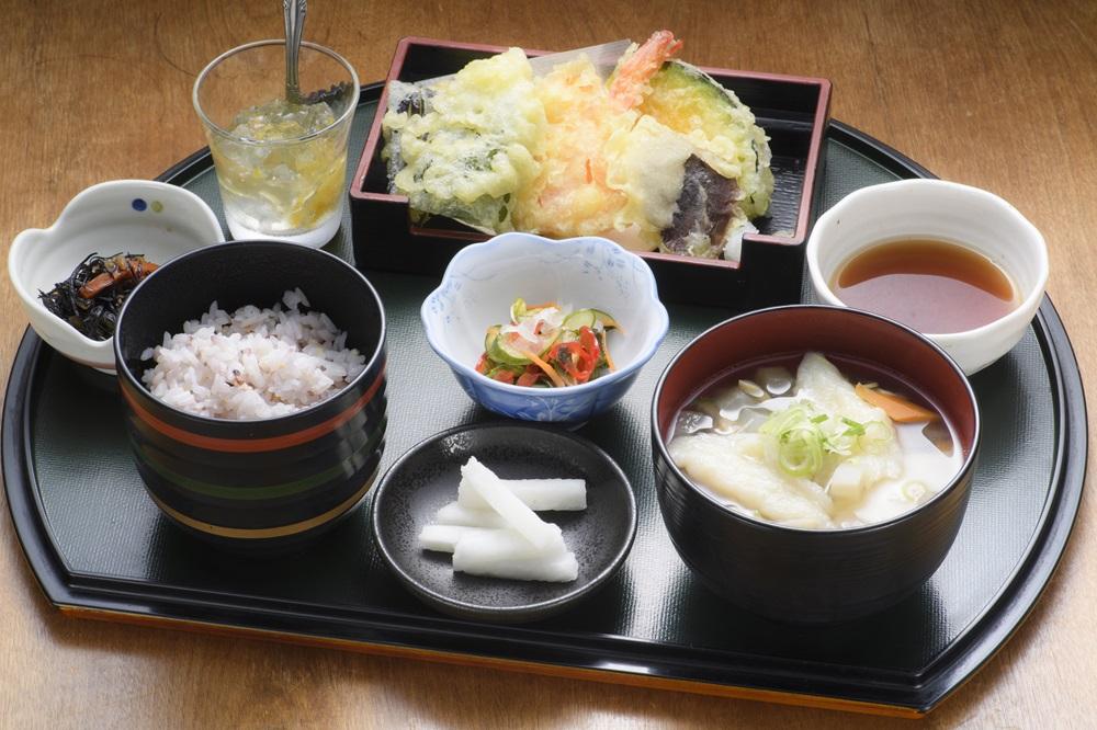 食べるならコレ　滋味菜膳と良菜健母